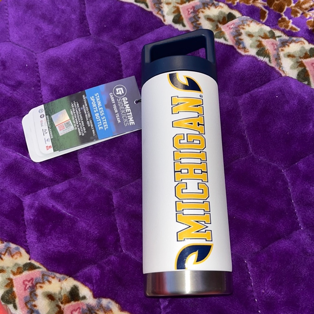 Stainless steel sports bottle keeps hot for 12hr and cold for 12hr MICHIGAN